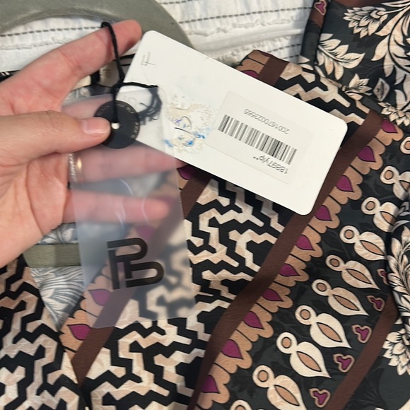 Black white floral maxi dress v neck with belt bought in France - Picture 7 of 8